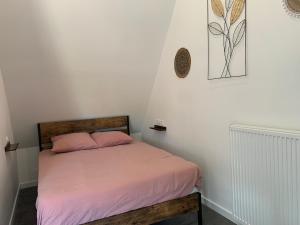 Postel nebo postele na pokoji v ubytování Gîte du Merlin