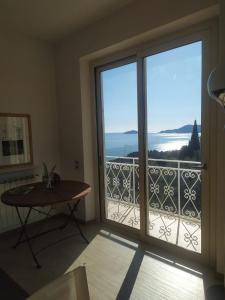 Afbeelding uit fotogalerij van Villa degli Ulivi - free parking in Lerici