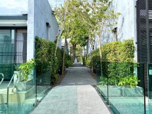 Um jardim no exterior de Xen Pool Access