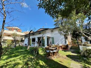 Vonkajšia záhrada v ubytovaní Appartamenti Villa Renata