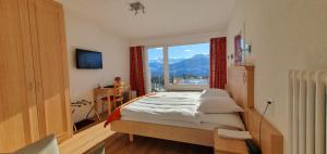 Voodi või voodid majutusasutuse Hôtel Splendide toas