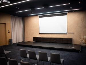 The business area and/or conference room at Mercure Debrecen