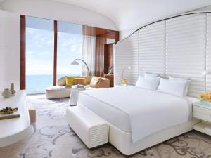 Vuode tai vuoteita majoituspaikassa Fairmont Doha