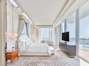 Vuode tai vuoteita majoituspaikassa Fairmont Doha