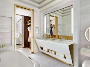 Kylpyhuone majoituspaikassa Fairmont Doha
