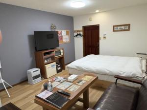 TV a/nebo společenská místnost v ubytování 鳥取ビジネスホテル 四季の宿