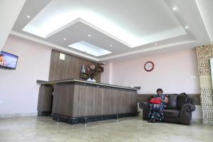 Zona de hol sau recepție la Namayiba Park Hotel Kampala