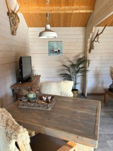 a room with a wooden table in a room at Chalet peter in Limmen