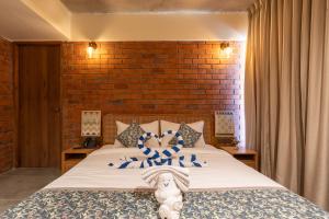 The Foresta Resort ,Mulshi客房内的一张或多张床位