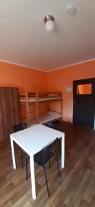 Stolní tenis v ubytování Low Budget Allach Apartmenthostel EVE 74 nebo okolí
