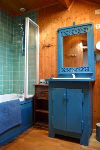 Et badeværelse på Lovely Duplex Coeur de ville centre historique Annecy by ImmoConciergerie