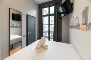 Postel nebo postele na pokoji v ubytování easyHotel Victoria