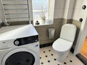 Koupelna v ubytování Litet Fiskarhus + 26 fotografií