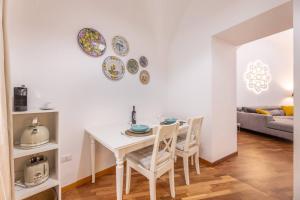 A seating area at Corte Tiso