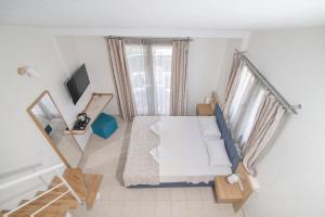 an overhead view of a bedroom with a bed at Aegean Sun Hotel in Skala Rachoniou
