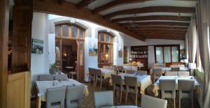 Restaurace v ubytování Logis Hôtel Notre-Dame - restaurant ouvert midi et soir sauf dimanche soir