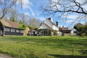 a large white house with a large yard at Little Tidebrook Farm in Wadhurst