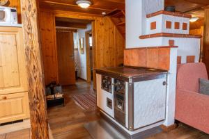A cozinha ou kitchenette de Almhüttendorf Klippitztörl