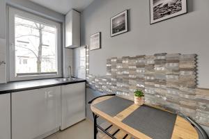 Kuchyňa alebo kuchynka v ubytovaní Comfort Apartments Żywiecka