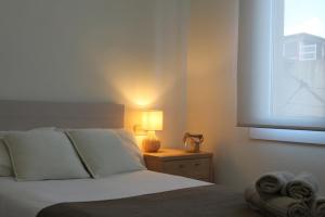 a bedroom with a bed and a lamp on a night stand at Apto el Piset, acogedor y céntrico del Montseny in Arbúcies