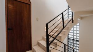 ภาพในคลังภาพของ Divine House with private roof and pool only 1km from the Beach ในตูลุม
