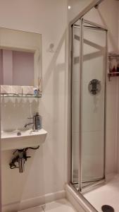 Un baño de Sleep6 In Leicester Square, Soho VR7