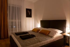 Posteľ alebo postele v izbe v ubytovaní Sky apartment Wieża Jeżyce-widok, komfort, parking-APC APARTMENTS