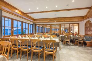 Restaurace v ubytování IFA Alpenrose Hotel Kleinwalsertal