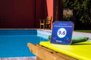 A piscina localizada em Liiiving in Porto | Oporto Garden Pool House ou nos arredores