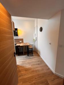 カンペルレにあるLa pause Bretonne Breizhの廊下(キッチン付)、