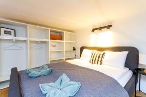 a bedroom with a bed with blue flowers on it at BudaVibe Apartman w AC by NW in Budapest