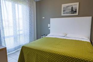 Postel nebo postele na pokoji v ubytování Hotel Mirella