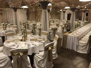 Reštaurácia alebo iné gastronomické zariadenie v ubytovaní Hotel Sladovna