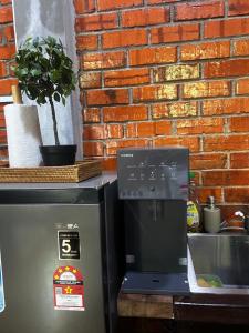 Kuchyň nebo kuchyňský kout v ubytování NASHQUE HOMESTAY + 10 fotografií