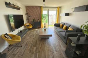 Televízia a/alebo spoločenská miestnosť v ubytovaní Appartement - Concarneau