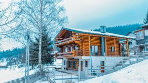 Landskap semula jadi dekat dengan chalet