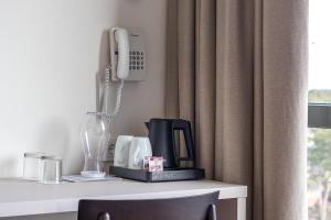 Příslušenství pro přípravu čaje a kávy v ubytování Hotel Jurmala Spa