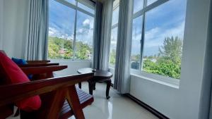 Balkón nebo terasa v ubytování Peacock Beach Hotel Unawatuna