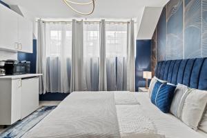 Tempat tidur dalam kamar di Aparthotel Odeon I Self Check In