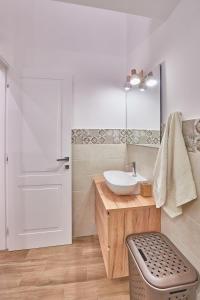 a bathroom with a sink and a mirror at Zia Marì Casa Vacanze in Palermo
