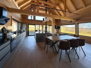 a kitchen and dining room with a table and chairs at Rezidence Cedrinum in Bublava
