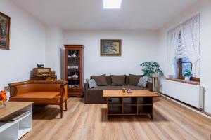 a living room with a couch and a table at Apartmán v Poleradech in Polerady