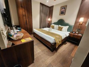 A bed or beds in a room at The Mantis