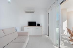 TV a/nebo společenská místnost v ubytování Cormorani - Appartamento 12