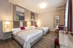 Postel nebo postele na pokoji v ubytování HOTEL junior by MAX 70