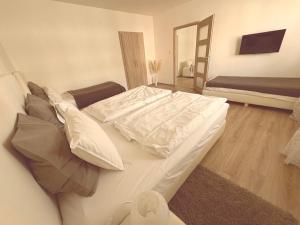 Posteľ alebo postele v izbe v ubytovaní Trio Apartments