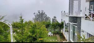 Orchard Valley View外面的花园