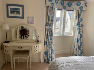 Ένα ή περισσότερα κρεβάτια σε δωμάτιο στο Top Floor En-suite Double Bedrooms With Great View Of Windsor Castle & Free Parking
