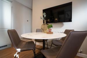 Et tv og/eller underholdning på Church Road Retreats - Dunes Cottage