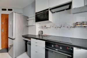 Kuchyňa alebo kuchynka v ubytovaní Comfort Apartments Żywiecka